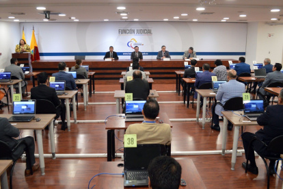 Evento. Los postulantes a ocupar los cargos de jueces de la Corte Nacional durante las pruebas psicológicas.