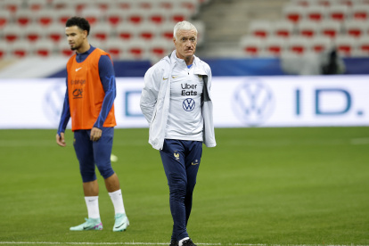 El entrenador Didier Deschamps durante uno de los últimos entrenamientos en Grecia.