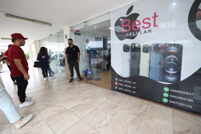 El personal de seguridad impidió el robo a un local de celulares