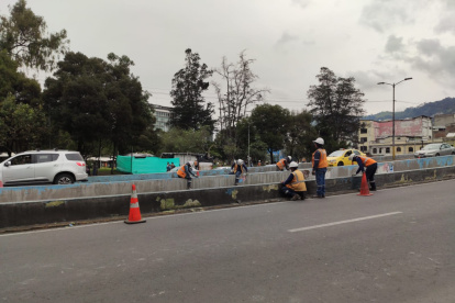 Cuadrillas de la Epmmop está realizando trabajos de limpieza.