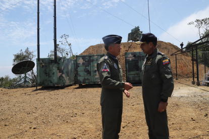 Autoridad. Geovanny Espinel, excomandante de la FAE durante la ceremonia de inicio de trabajo del radar.