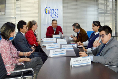 Trabajo. El equipo se disolvió ayer tras la última reunión en la que hubo la aprobación de actas.