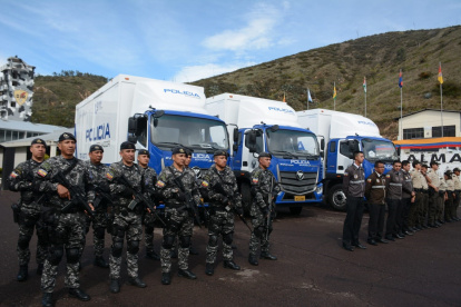 Entrega. En el Grupo de Intervención y Rescate (GIR) se entregaron vehículos e implementos para la Policía.