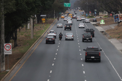 El Municipio prevé construir pasos peatonales elevados en la vía a la costa.