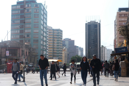 Fotografía que muestra una capa de humo sobre la ciudad a causa de incendios, este miércoles 22 de noviembre de 2023, en La Paz (Bolivia).