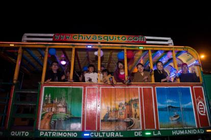 Los capitalinos prefieren celebrar a la capital desde las chivas.