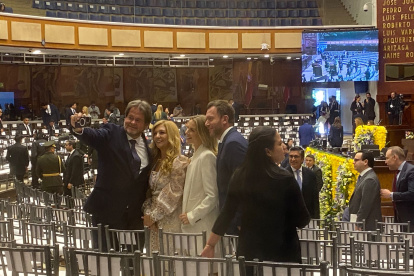 Las fotos grupales y los selfies se han apoderado de la previa a la poseción.