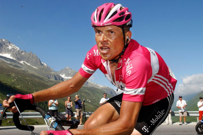 Ullrich pasó por equipos como Telekom, Coast/Bianchi y T-Mobile hasta que se reitró en 2006.