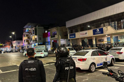 Policías. Los agentes fueron atacados en el sur de Guayaquil.