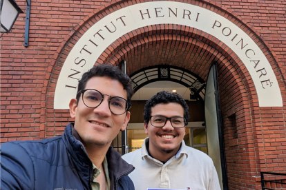 Estudiante. Alexander recibió una beca académica.