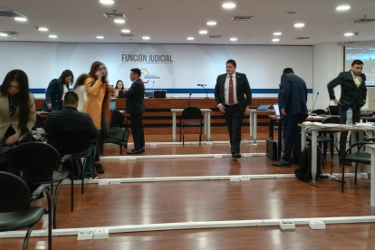 La gente investigadora pidió la retención de cuencas bancarias, pólizas y la incautación de bienes.