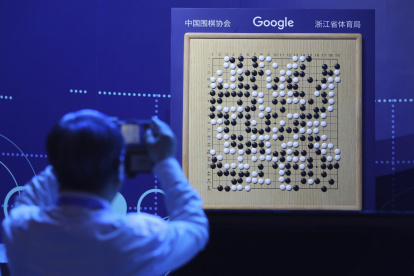 China defiende que el futuro de la IA "sea decidido por todos los países"