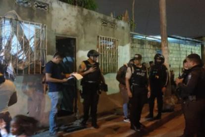 El sujeto recibió disparos en varias partes del cuerpo.