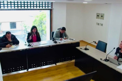 Cita. Reunión de miembros de la Comisión de Educación del Municipio.