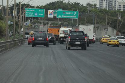 La vía esta rastrillado y con los trabajos paralizados.