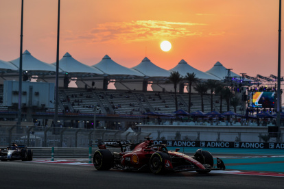 Abu Dhabi (United Arab Emirates), 24/11/2023.- Monaco"s Formula One driver Charles Leclerc of Scuderia Ferrari in action during the second practice session of the Abu Dhabi Formula One Grand Prix 2023 at Yas Marina Circuit in Abu Dhabi, United Arab Emirates, 24 November 2023. The Formula One Grand Prix of Abu Dhabi will take place on 26 November 2023. (Fórmula Uno, Emiratos Árabes Unidos) EFE/EPA/ALI HAIDER