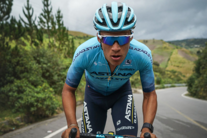 El imbabureño, de 22 años, llegó al Astana Qazaqstan en 2021 para integrar el equipo sub-23, ahora renueva por dos años para el equipo principal del World Tour.