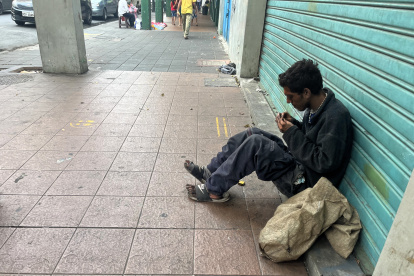 Situación. Una imagen que se repite en cientos de sectores de Guayaquil: personas consumiendo H, como ‘zombis’.
