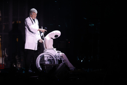 El músico británico Roger Waters, cofundador de la mítica banda de rock Pink Floyd, ofreció un memorable concierto en el Monumental de Santiago de Chile.