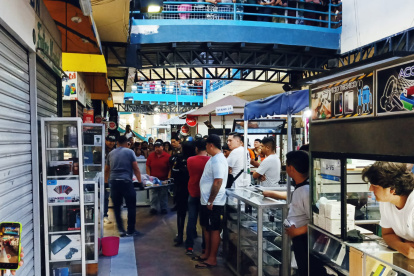 Avilés fue asesinado en el interior de su local, ubicado en la planta baja del centro comercial.