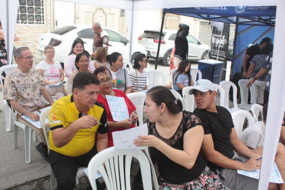 Actividad. Decenas de moradores acudieron al bingo pro seguridad.