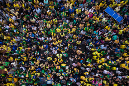 Cientos de simpatizantes del expresidente brasileño Jair Bolsonaro.