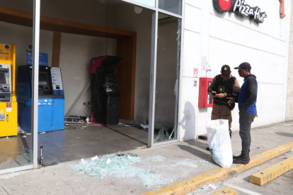 El cajero automático fue atacado con explosivos.