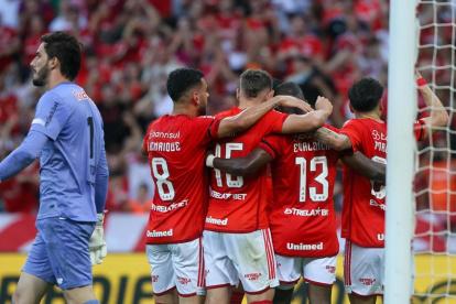 Gol de de "Superman" Valencia en el Brasileirao.