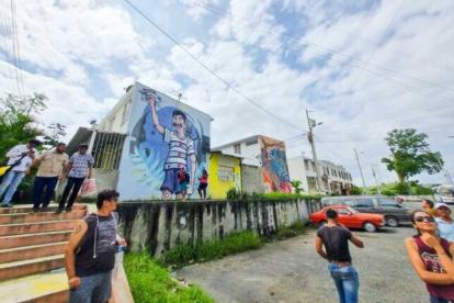 Escena. Artistas urbanos plasmó un bienal de un niño.
