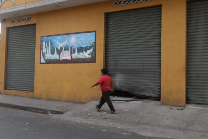 Atentaron contra locales en Bastión.