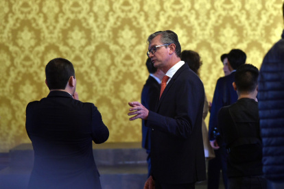 El ministro de Finanzas (derecha), Juan Carlos Vega Malo, durante la fotografía oficial del Gabinete.