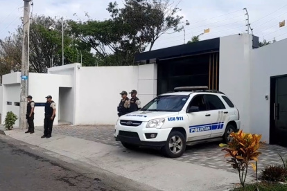La casa de la prefecta Roberta Zambrano tiene custodia permanente de la policía.