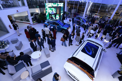 Toma panorámica del flamante show room inaugurado en la Avenida Granados, en Quito.