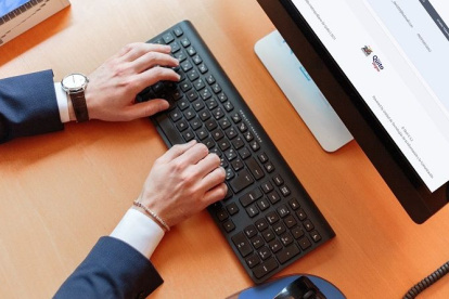 Este documento, esencial para diversos trámites, confirma la situación fiscal de personas naturales y jurídicas.