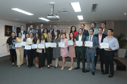 Los graduados del Centro de Mediación de la Cámara de Comercio de Guayaquil.