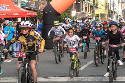 En Pedro Carbo, cientos de niños disfrutaron del ciclismo.