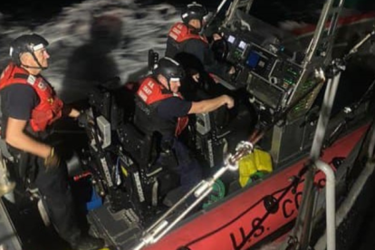 Personal de la Armada del Ecuador intervino en la captura de la lancha con droga.