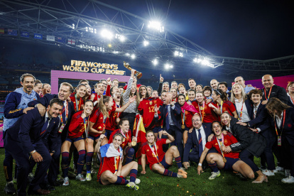 SÍDNEY, 20/08/2023.- Las jugadora de la selección española de fútbol femenino celebran su victoria tras ganar la Final del Mundial femenino de fútbol disputado entre España e Inglaterra en Sídney. EFE/RFEF/Pablo García - SOLO USO EDITORIAL/SOLO DISPONIBLE PARA ILUSTRAR LA NOTICIA QUE ACOMPAÑA (CRÉDITO OBLIGATORIO)