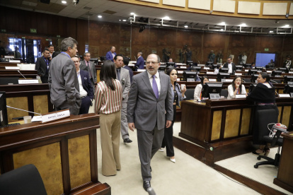 El presidente de la Asamblea Nacional, Henry Kronfle, retomó la sesión 872 del Legislativo.
