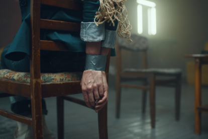 Referencial. El hombre fue hallado maniatado en un baño.