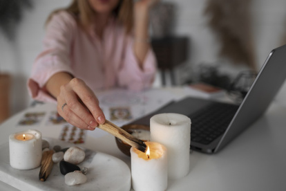 Lo relacionado a las energías apunta a la ciencia, pues todo lo que forma parte del universo es materia y energía.