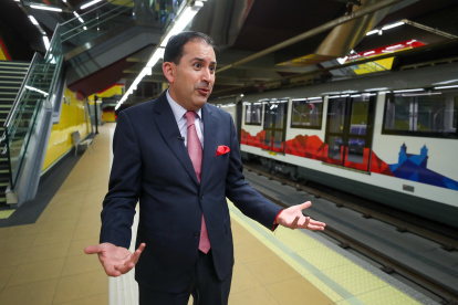 El gerente del Metro de Quito, Víctor Hugo Villacrés.