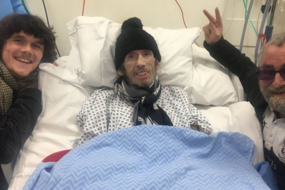 Shane MacGowan también perdió gran parte de dentadura y su salud se deterioró en los últimos años tras una vida de excesos.