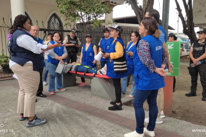 Suceso. Las autoridades, junto con el vecindario, realizaron simulacros en caso de emergencias por El Niño.