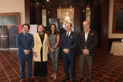 José Luis Iturralde, Caterina Bertolini, Marcela Aguiñaga, Carlos Cassinelli y Guido Jalil.