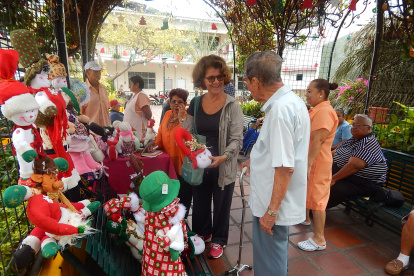 Referencial. En el bazar navideño exhibirán una variedad de artículos elaborados por ellos mismos.