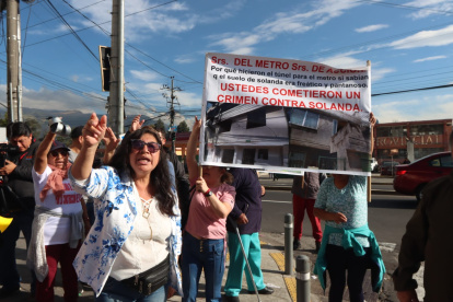 Los moradores de Solanda afirman que la construcción del Metro de Quito ha afectado las edificaciones de su sector