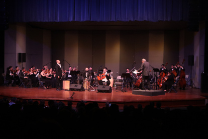 La presentación contó con la participación de artistas internacionales, como artistas internacionales, como la intérprete de canto libre Rocío Segura, el guitarrista y compositor Juan de Pilar y el flautista y compositor Óscar de Manuel,  ganador del premio Filón y Global Music Awards, entre otros,