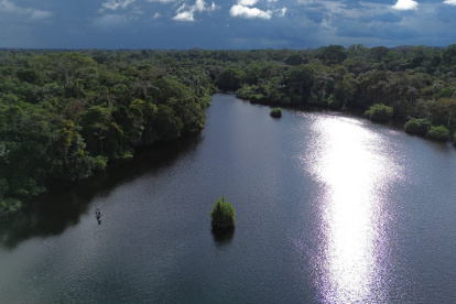 Vista. El cantón Aguarico está rodeado por el río Napo, las comunidades viven en las orillas del afluente y existe un gran espejo de agua.