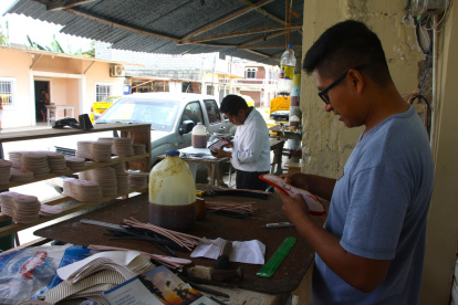 Los artesanos.  Exhibirán lo mejor hecho de sus manos.
